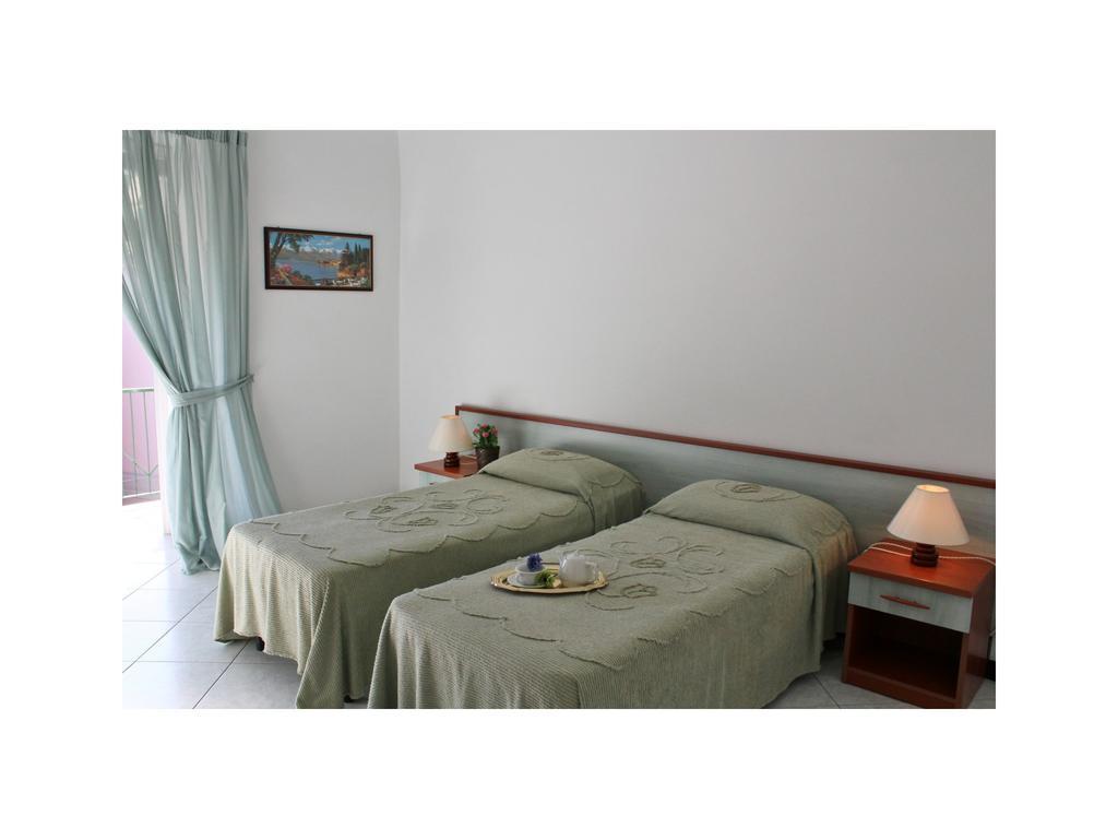Appartamenti Mare Azzurro By Holiday World Albisola Superiore Szoba fotó
