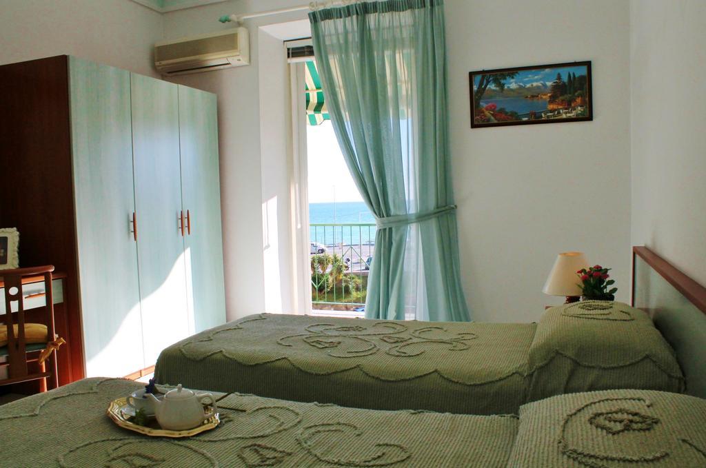 Appartamenti Mare Azzurro By Holiday World Albisola Superiore Kültér fotó