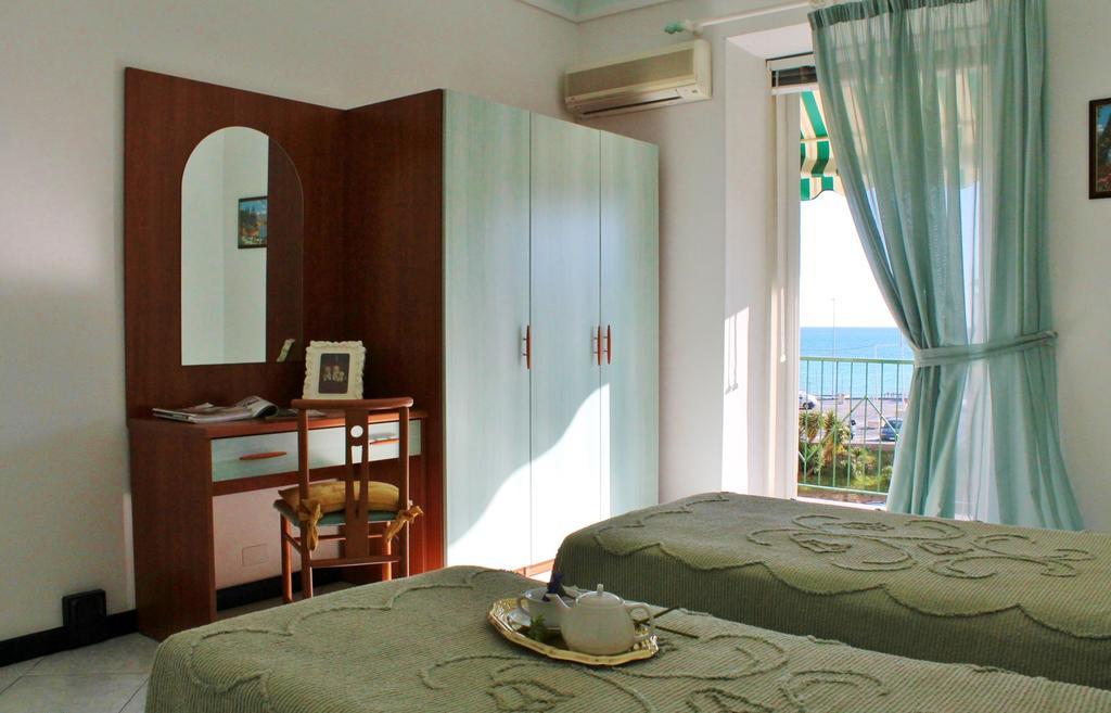 Appartamenti Mare Azzurro By Holiday World Albisola Superiore Kültér fotó