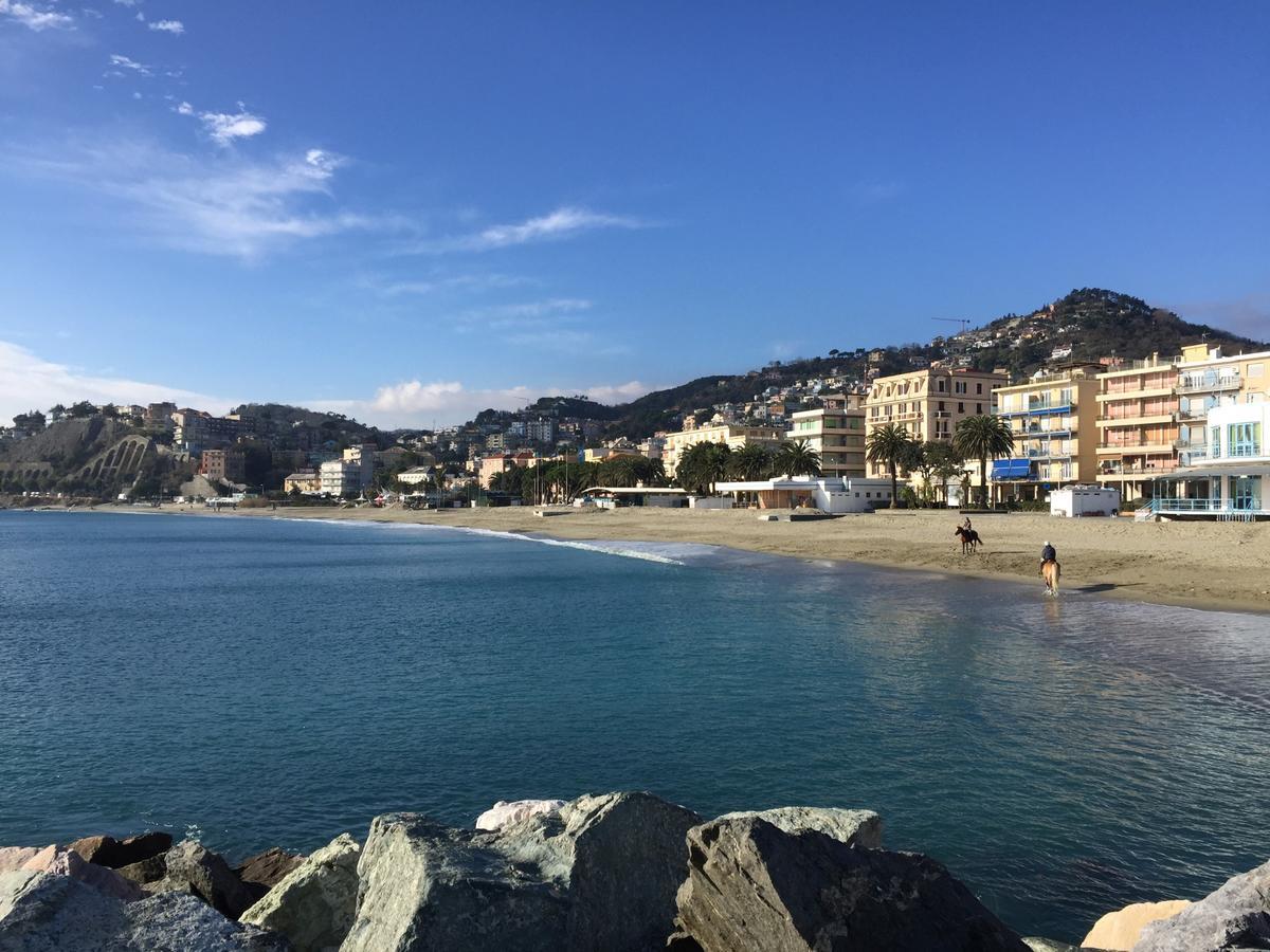 Appartamenti Mare Azzurro By Holiday World Albisola Superiore Kültér fotó